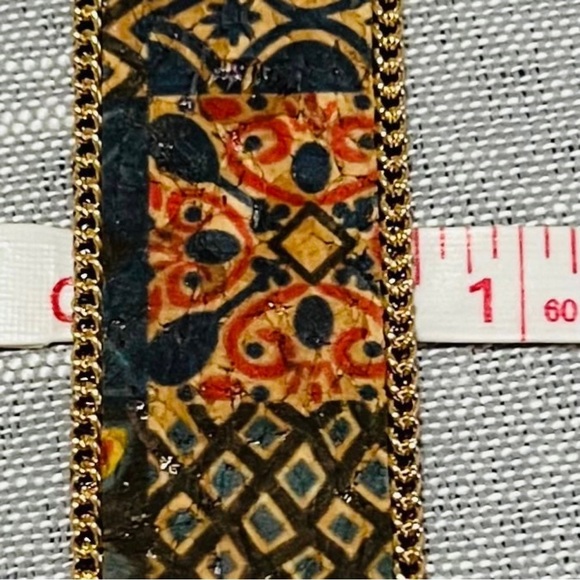 New C EST 1946 Cork Earrings with Gold Chain Exterior - Picture 4 of 4